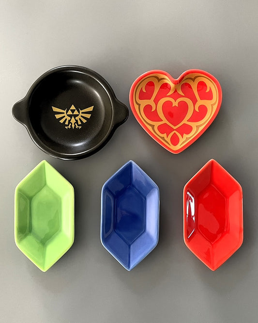 ZELDA - ICHIBAN KUJI - Lot F Set complet Assiettes céramique Rubis, Cœur et Cocotte