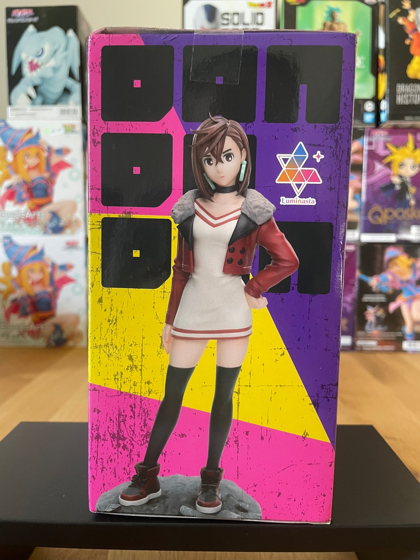 Figurine Ayase Momo de Dandadan Luminasta – dans sa boîte.