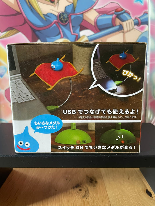 Dragon Quest – Lampe flexible Slime sur tapis volant 20 cm Square Enix
