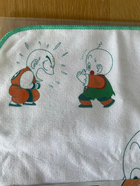 Serviette Dragon Ball avec Krillin & Chaozu – sous sachet Ichiban Kuji Dragon History (Lot G).