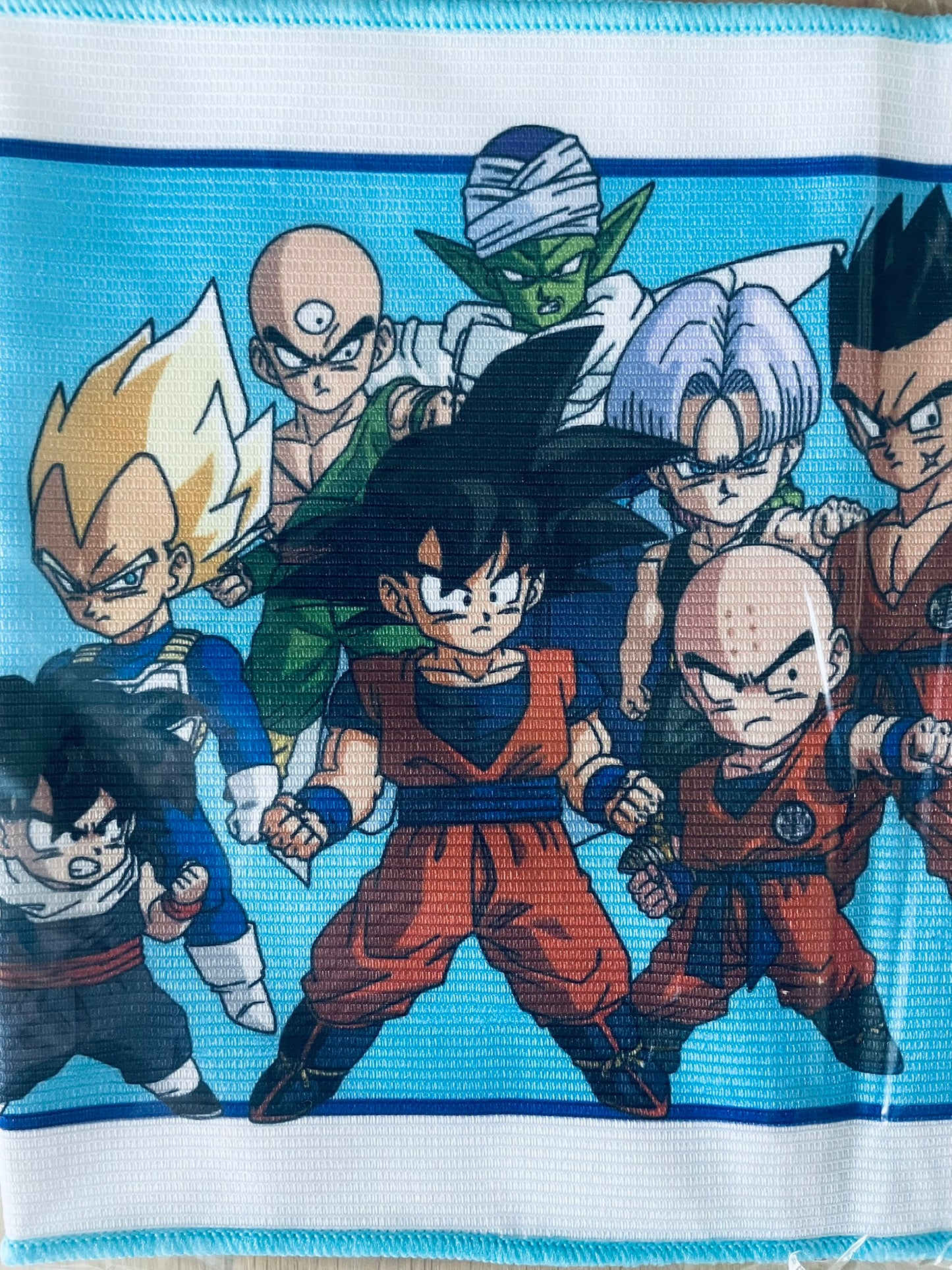 Serviette Dragon Ball avec Goku, Vegeta, Trunks, Cell, C-18 – sous sachet Ichiban Kuji Dragon Ball VS Omnibus Ultra (Lot G).