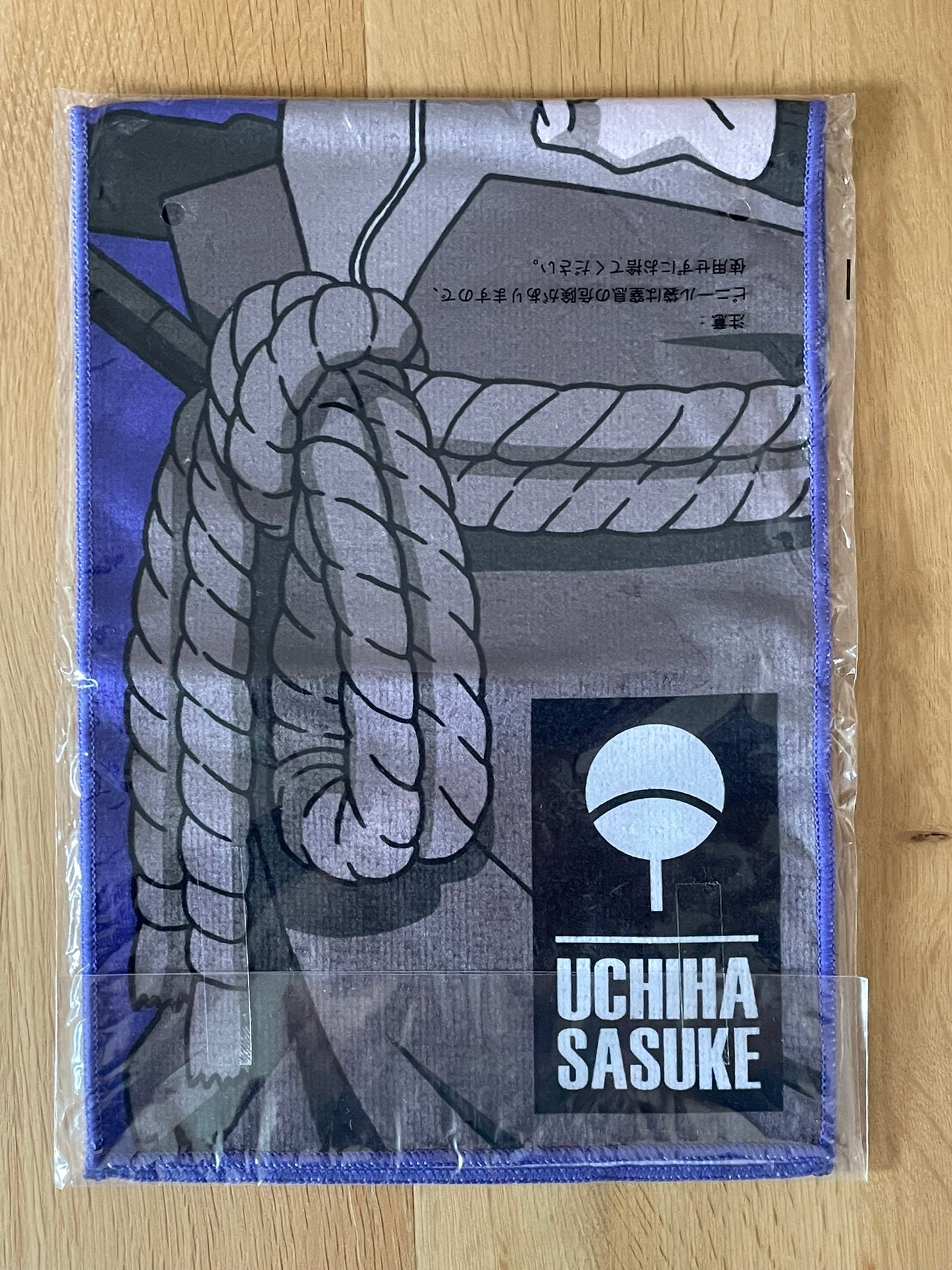 Serviette Naruto Shippuden avec Uchiha Sasuke – sous sachet Ichiban Kuji Naruto Shippuden Tsumugareruhi no Ishi.