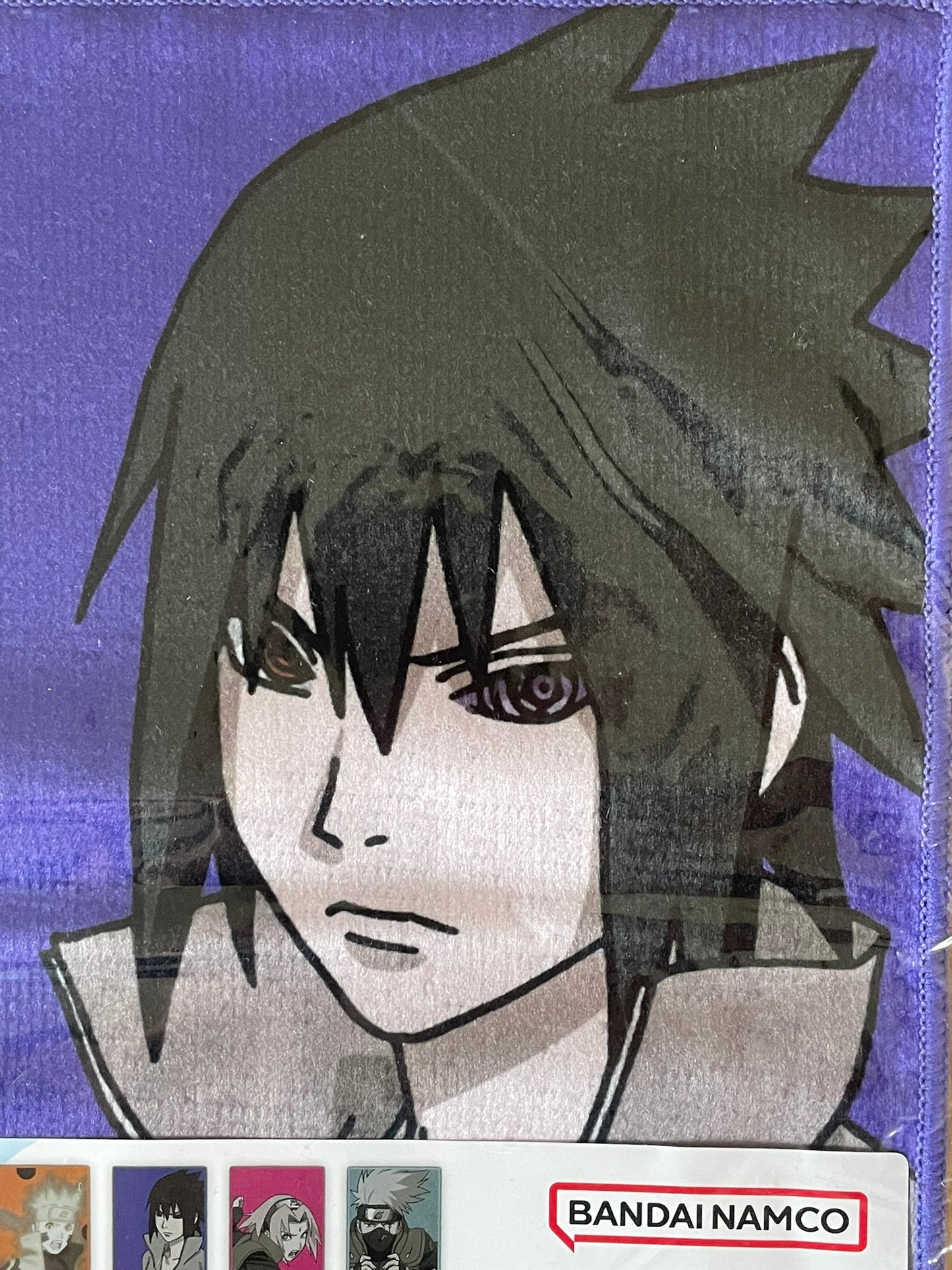 Serviette Naruto Shippuden avec Uchiha Sasuke – sous sachet Ichiban Kuji Naruto Shippuden Tsumugareruhi no Ishi.