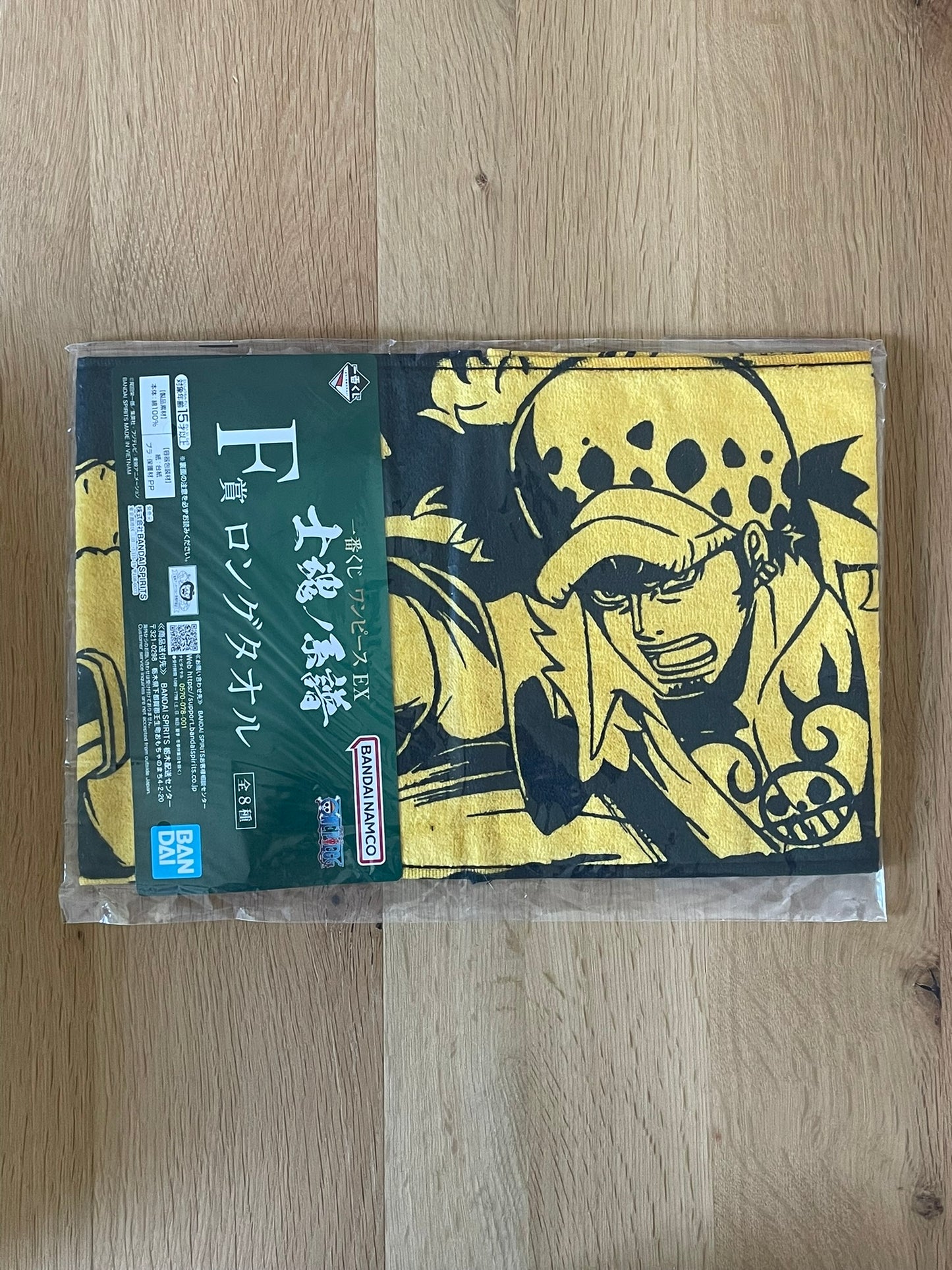 Serviette One Piece avec Trafalgar Law – sous sachet Ichiban Kuji Shikon no Keifu (Lot F).