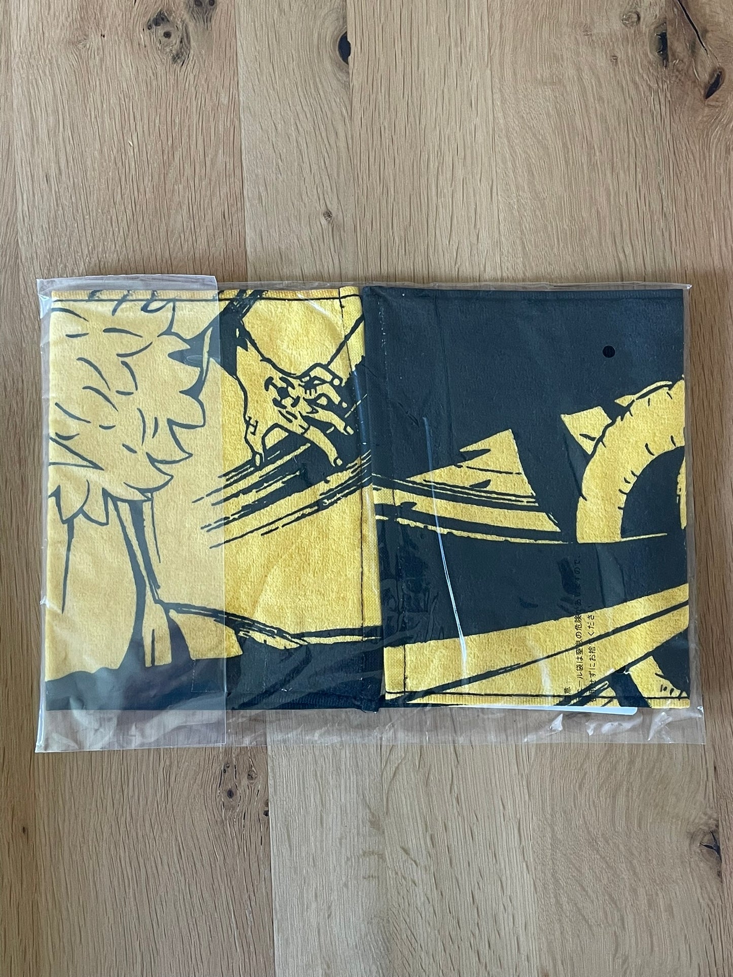 Serviette One Piece avec Trafalgar Law – sous sachet Ichiban Kuji Shikon no Keifu (Lot F).