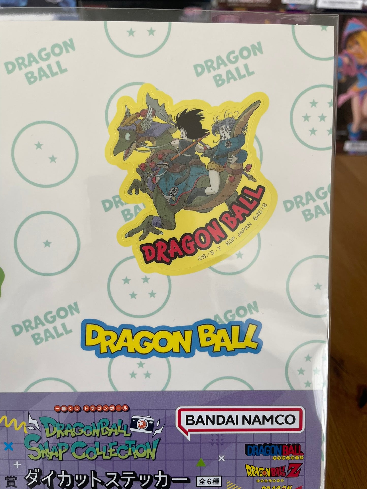 Sticker Dragon Ball avec sheet Bulma, Chi-Chi, Oolong, Son Gohan, Son Goku, Yamcha – sous sachet Ichiban Kuji Dragonball Snap Collection (H Prize).