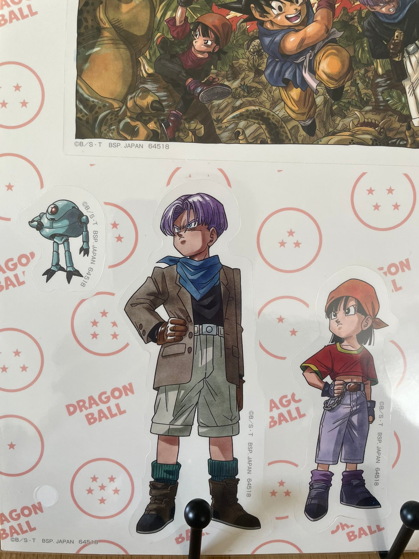 Sticker Dragon Ball avec sheet Goku, Pan, Trunks, Giru – sous sachet Ichiban Kuji Snap Collection (Lot H).