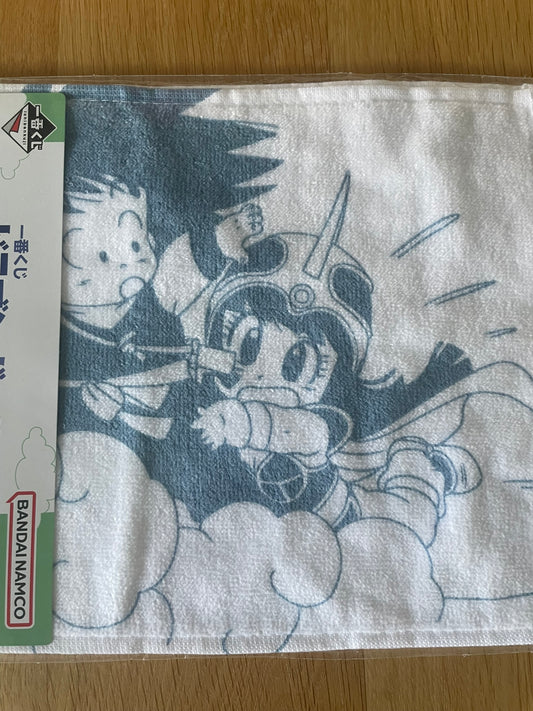 Serviette longue Dragon Ball Ichiban Kuji – Chichi et Son Goku enfant – Collection EX Son Goku Shugyou-hen
