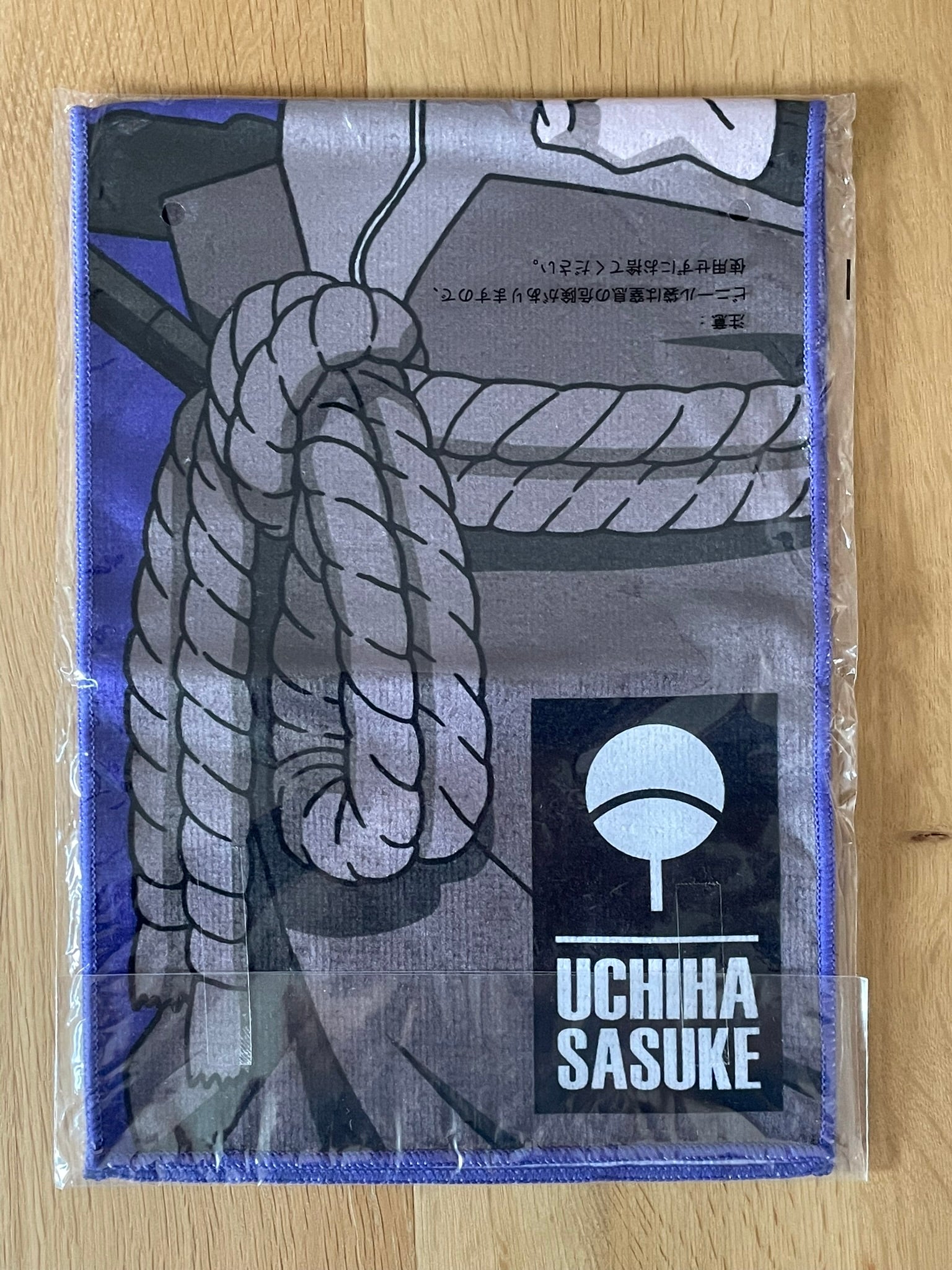 Serviette Naruto Shippuden avec Uchiha Sasuke – sous sachet Ichiban Kuji Naruto Shippuden Tsumugareruhi no Ishi.