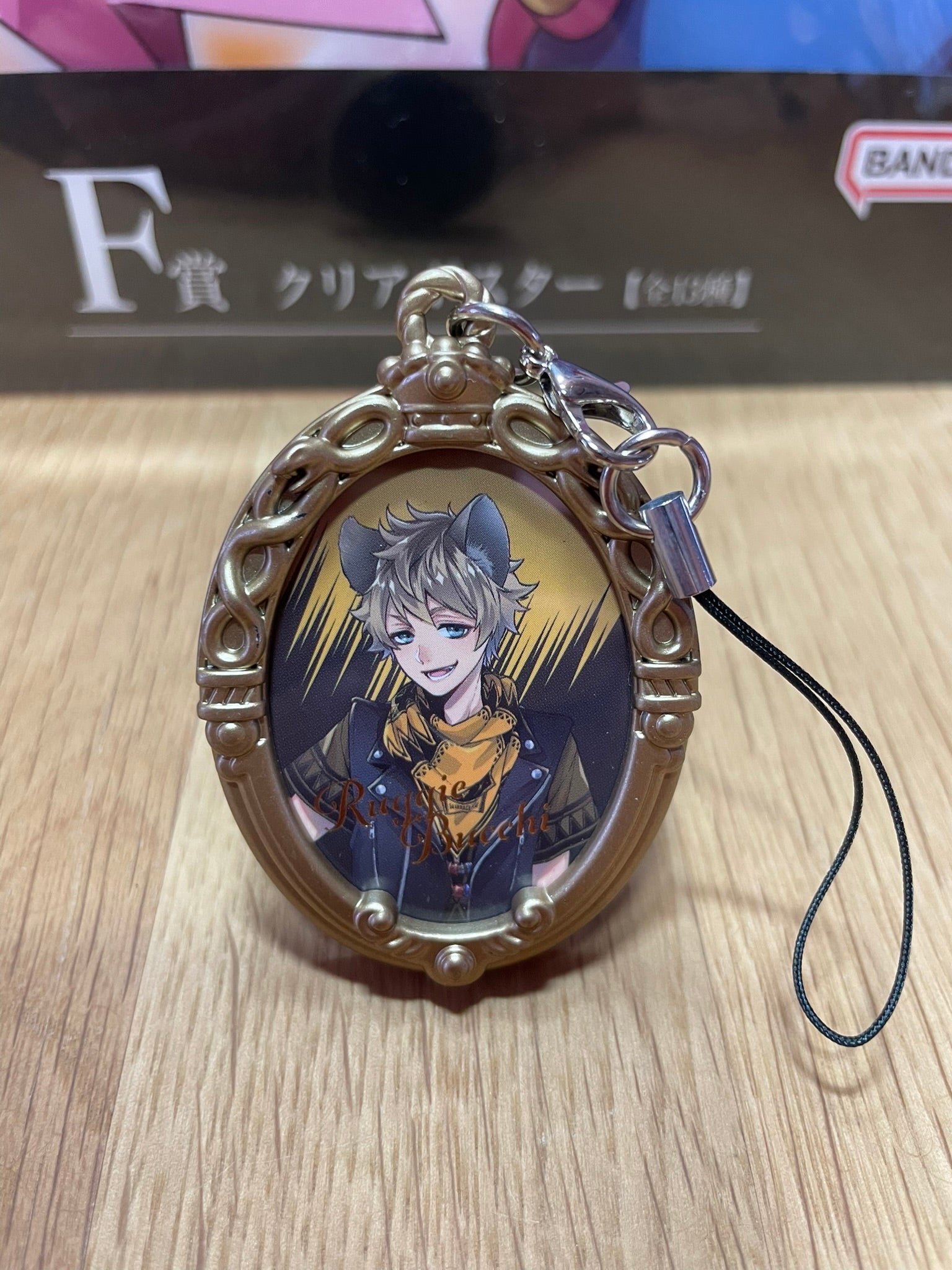 Porte-clés Stand acrylique Ruggie Bucchi Picwiz 6 cm | Twisted Wonderland | SEGA