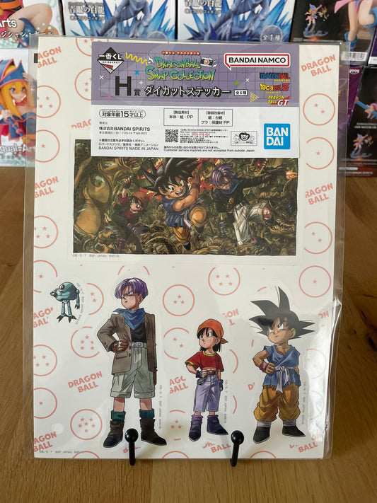 Sticker Dragon Ball avec sheet Goku, Pan, Trunks, Giru – sous sachet Ichiban Kuji Snap Collection (Lot H).